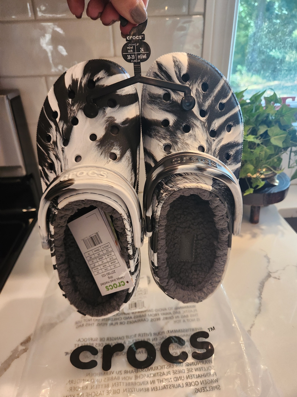 CROCS Classic Lined Clog - Black & White Marble - Size M6/W8